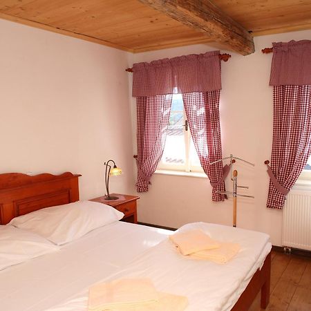Hradni Basta Hotel Becov nad Teplou Bilik gambar