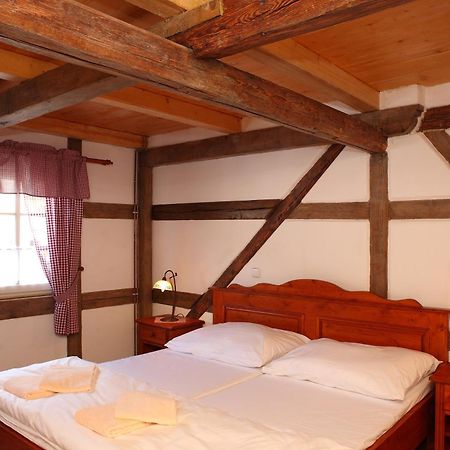 Hradni Basta Hotel Becov nad Teplou Bilik gambar