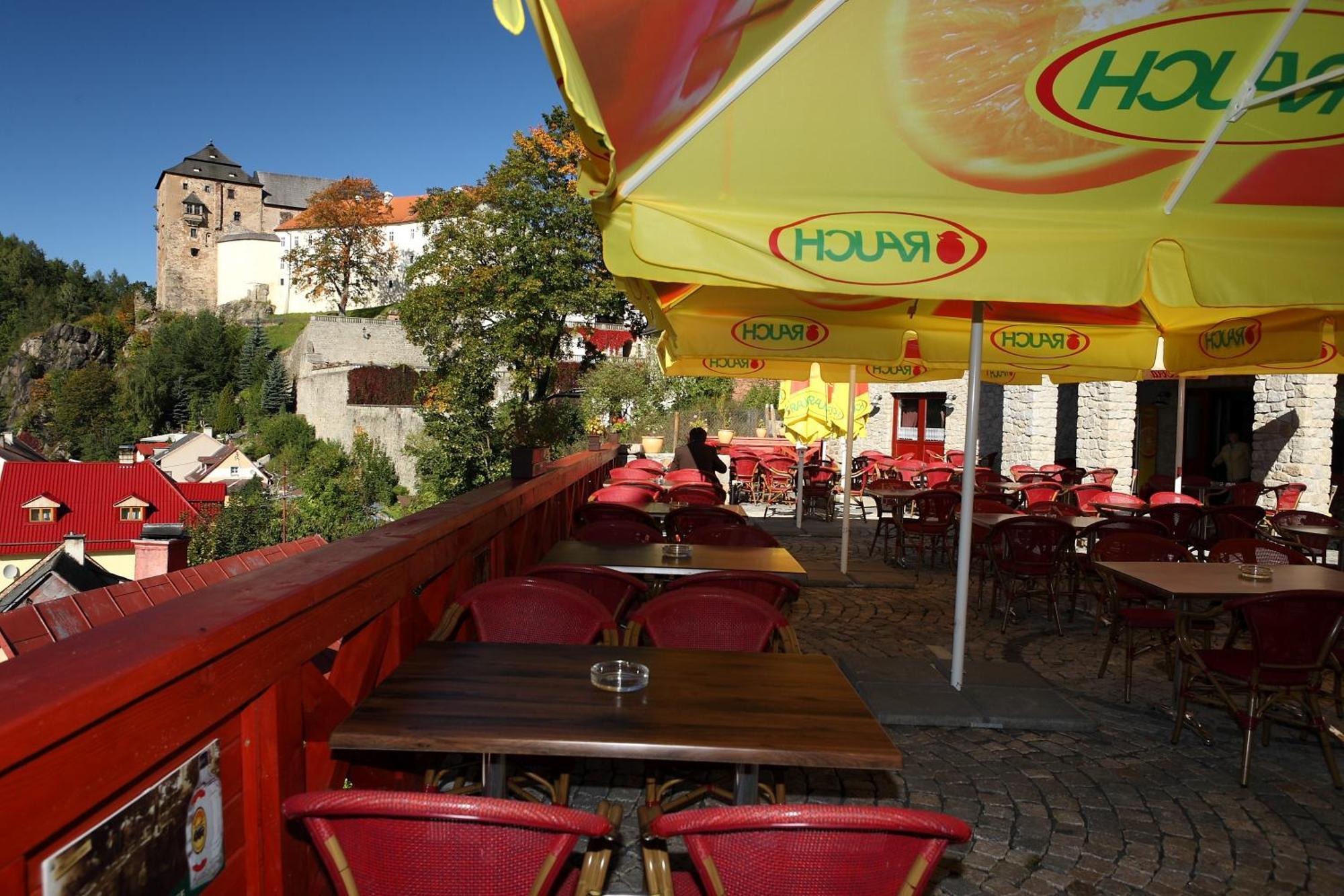 Hradni Basta Hotel Becov nad Teplou Luaran gambar