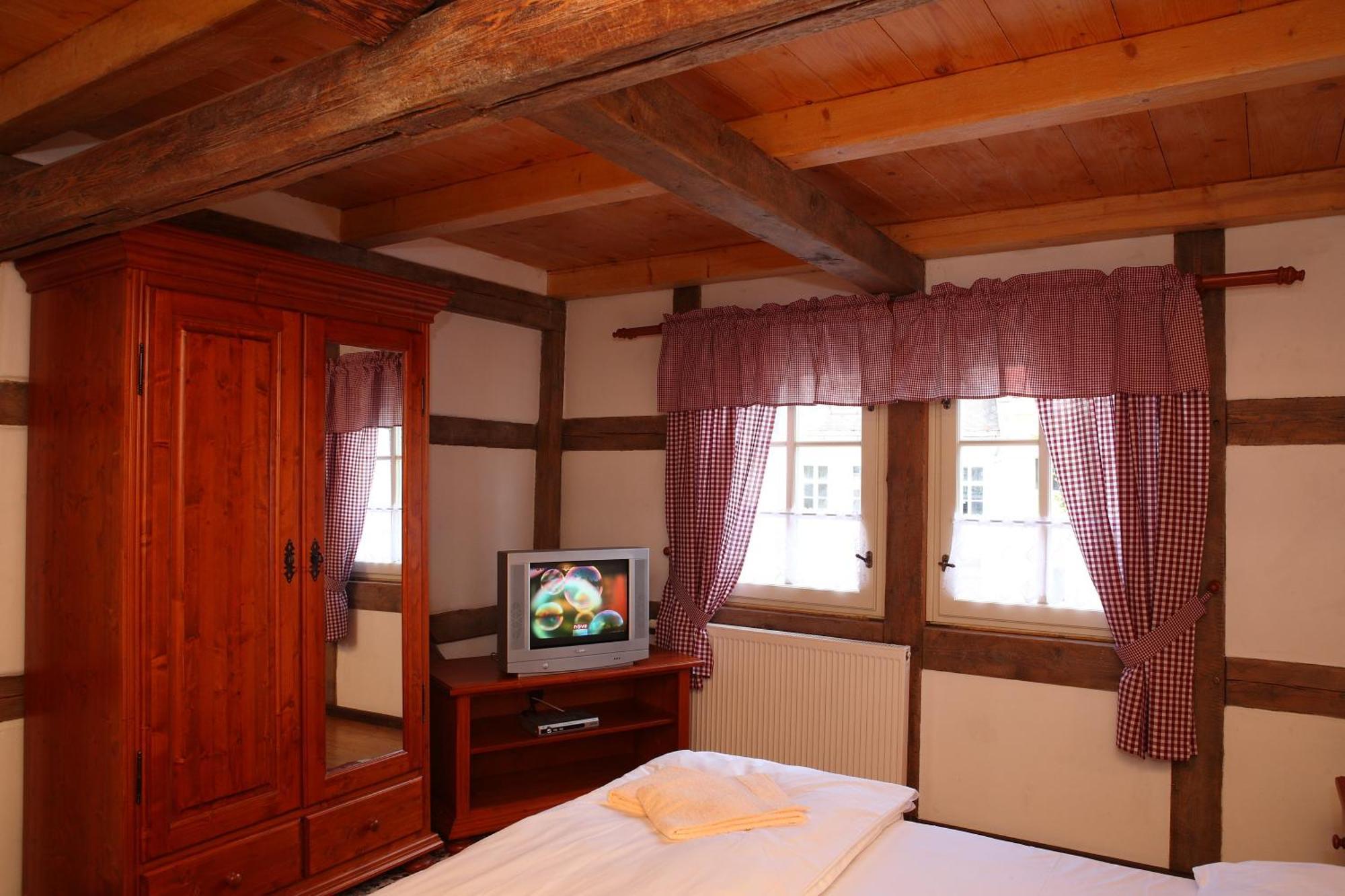 Hradni Basta Hotel Becov nad Teplou Bilik gambar