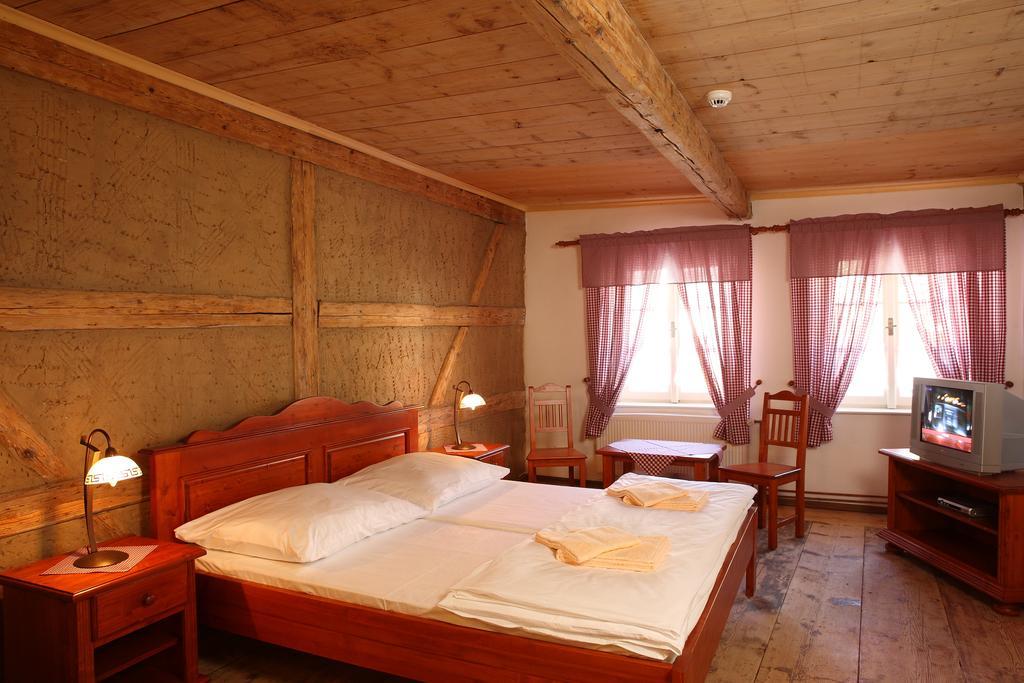 Hradni Basta Hotel Becov nad Teplou Luaran gambar