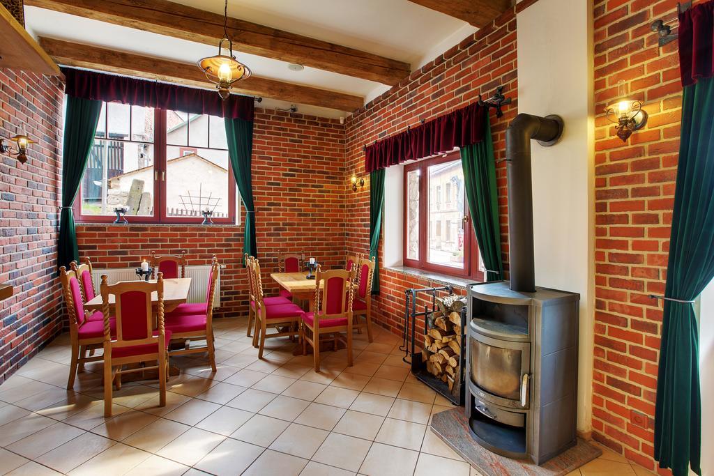 Hradni Basta Hotel Becov nad Teplou Luaran gambar