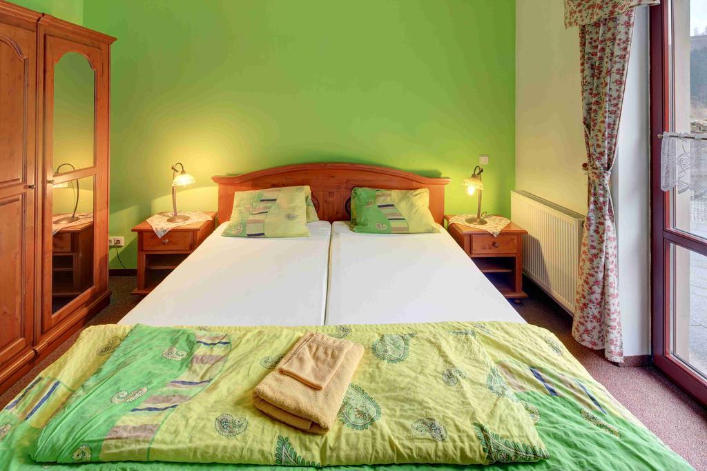 Hradni Basta Hotel Becov nad Teplou Luaran gambar