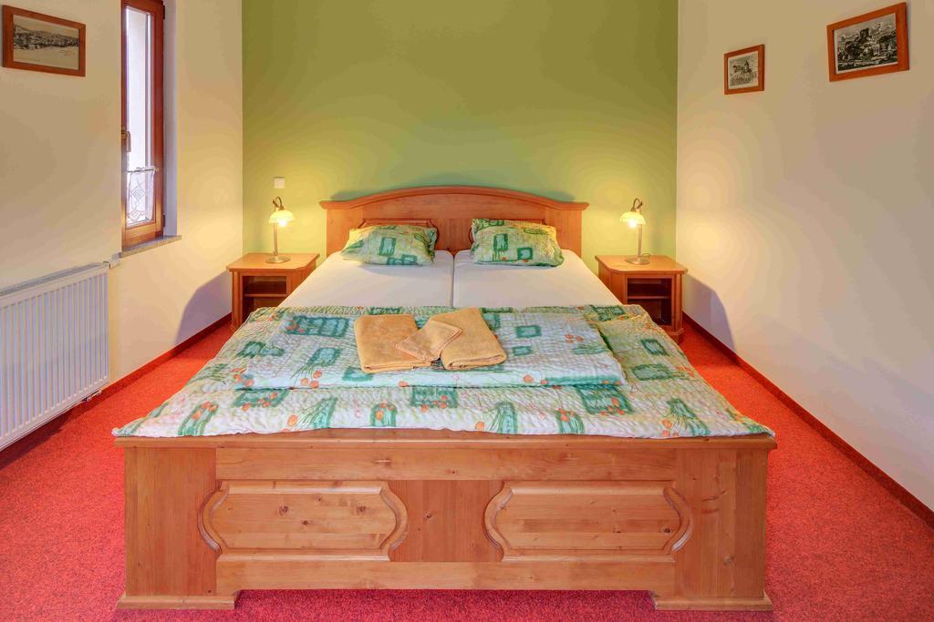 Hradni Basta Hotel Becov nad Teplou Luaran gambar
