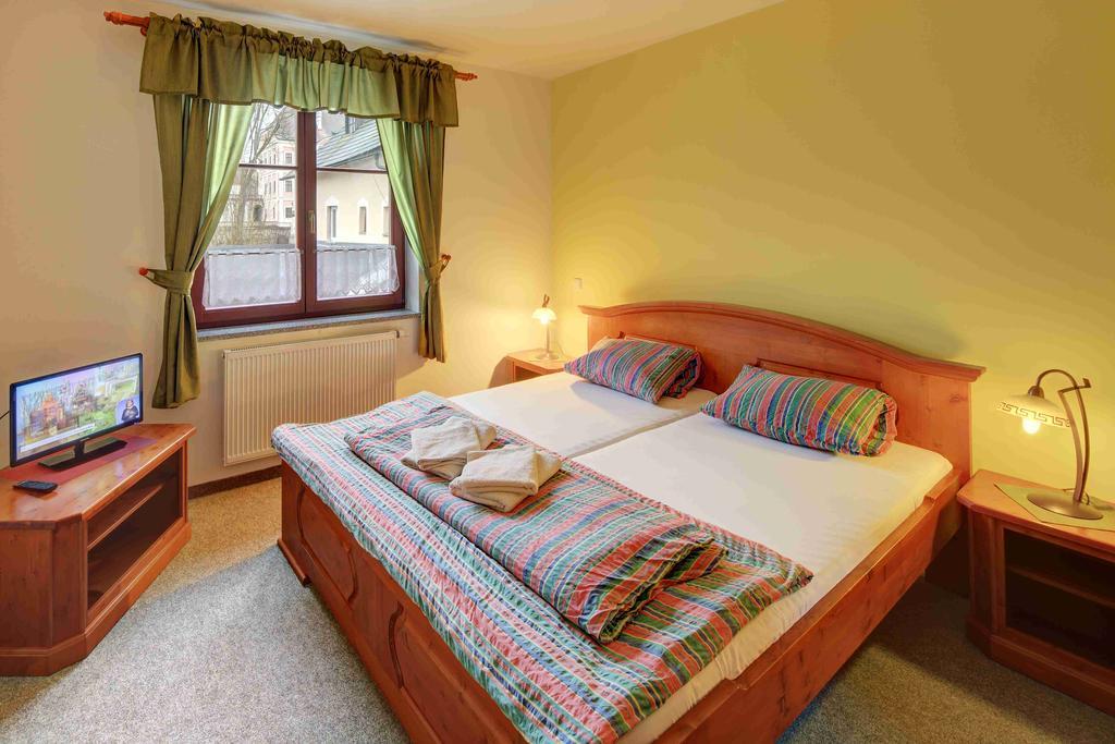 Hradni Basta Hotel Becov nad Teplou Luaran gambar