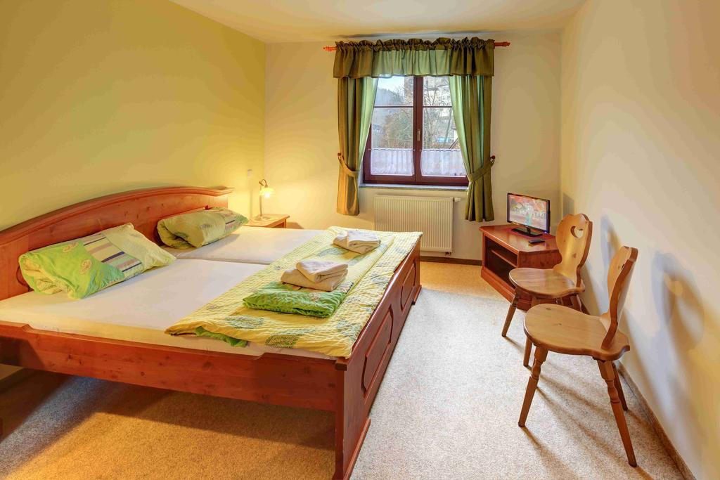 Hradni Basta Hotel Becov nad Teplou Luaran gambar