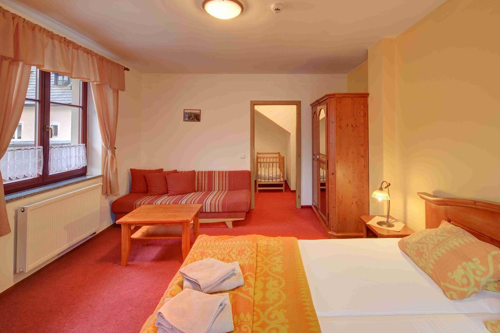Hradni Basta Hotel Becov nad Teplou Luaran gambar