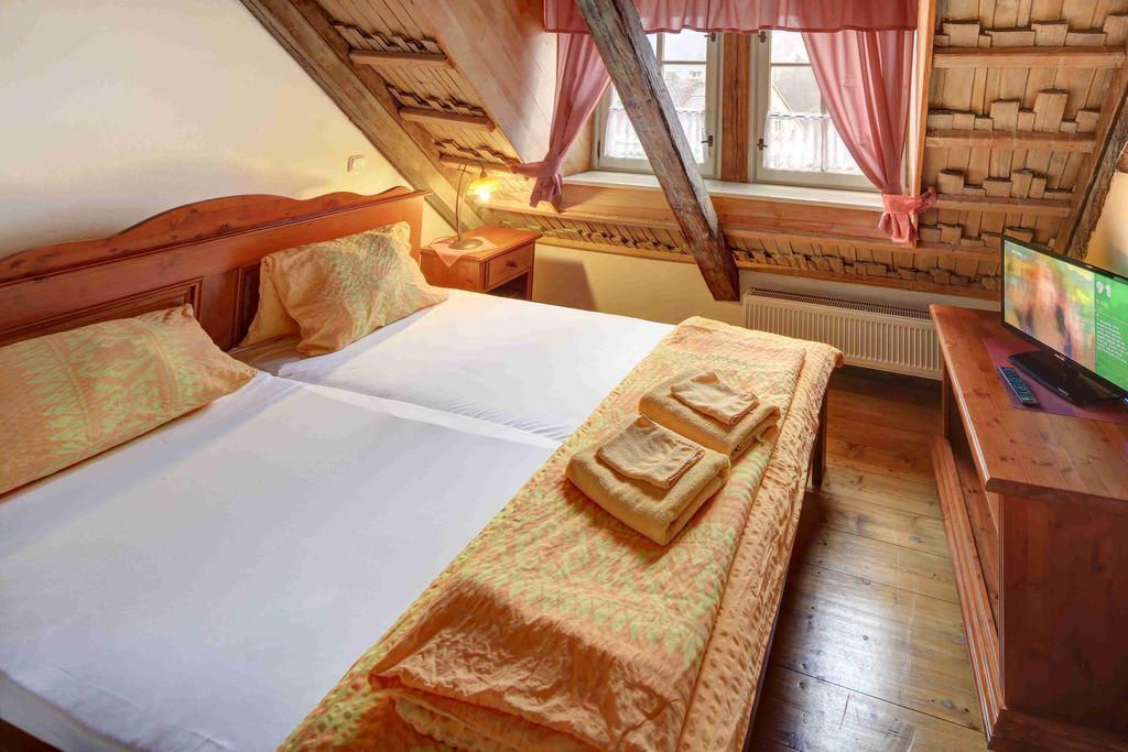 Hradni Basta Hotel Becov nad Teplou Luaran gambar