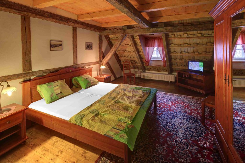 Hradni Basta Hotel Becov nad Teplou Luaran gambar