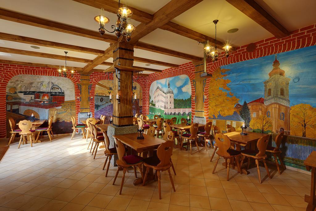 Hradni Basta Hotel Becov nad Teplou Luaran gambar