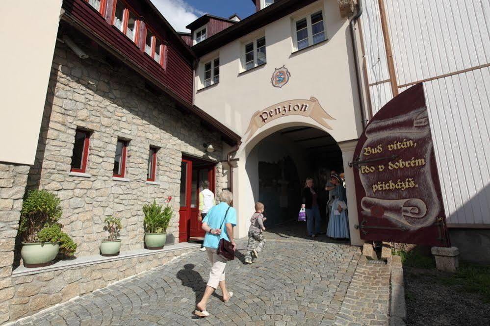 Hradni Basta Hotel Becov nad Teplou Luaran gambar