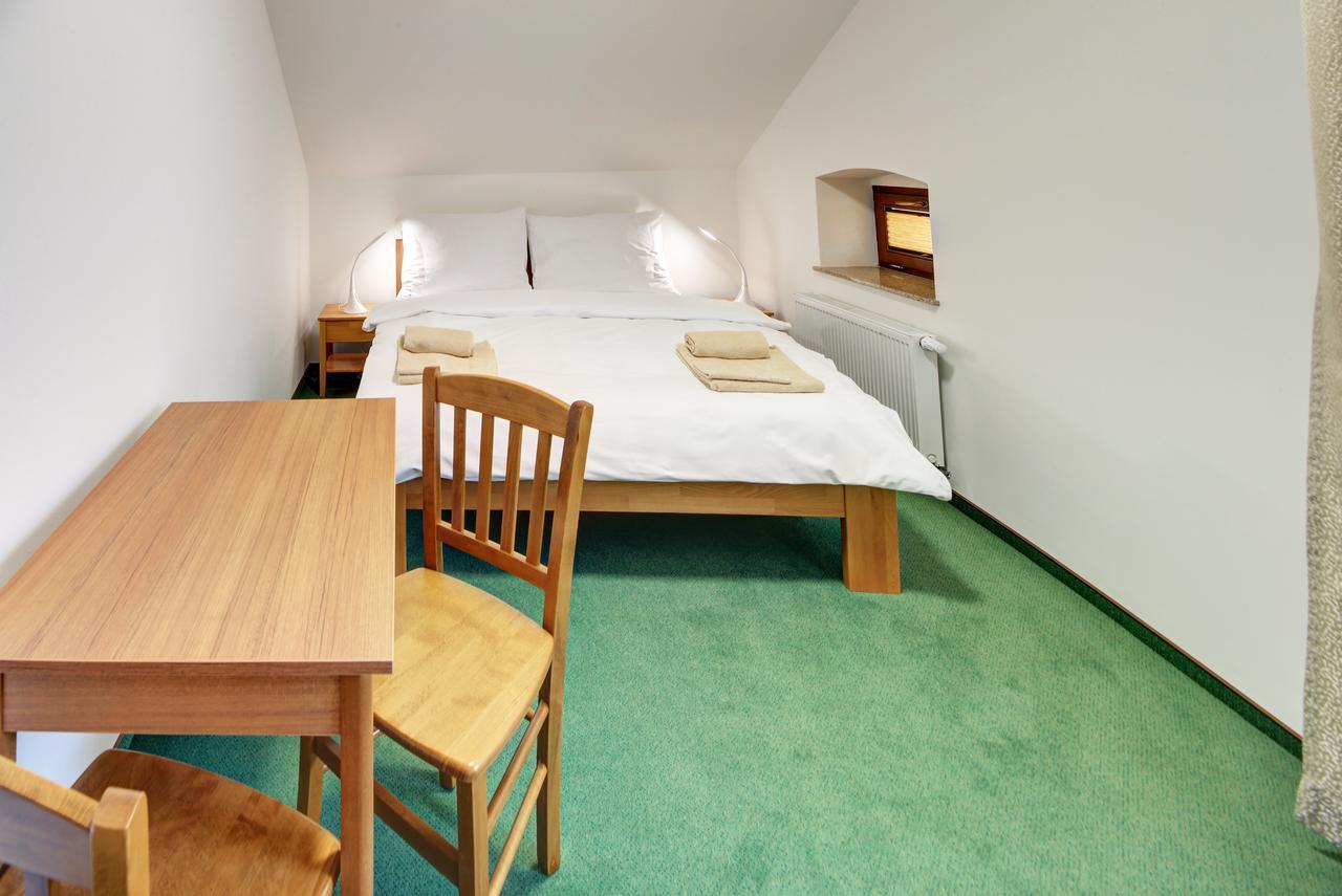 Hradni Basta Hotel Becov nad Teplou Luaran gambar
