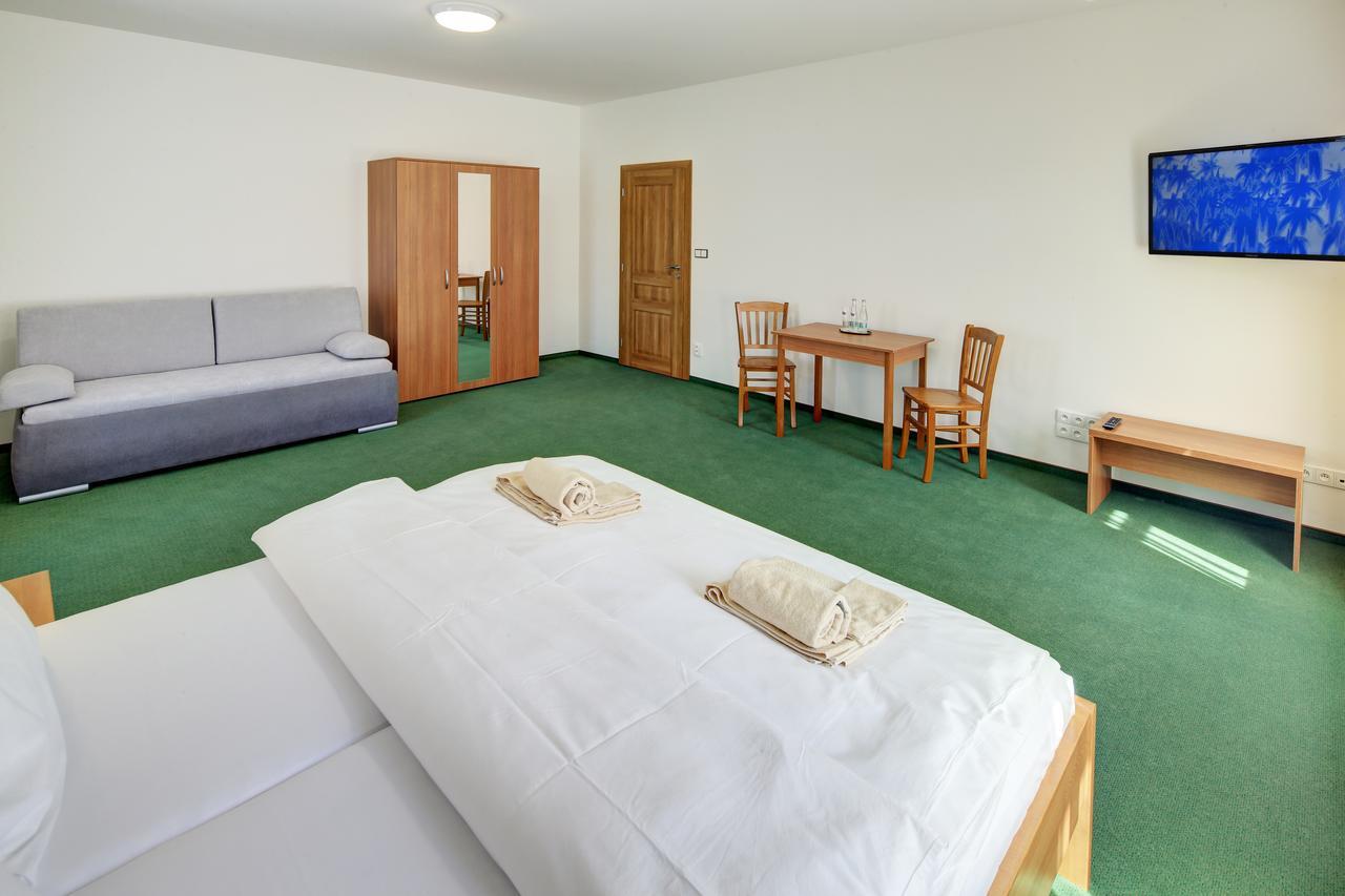 Hradni Basta Hotel Becov nad Teplou Luaran gambar