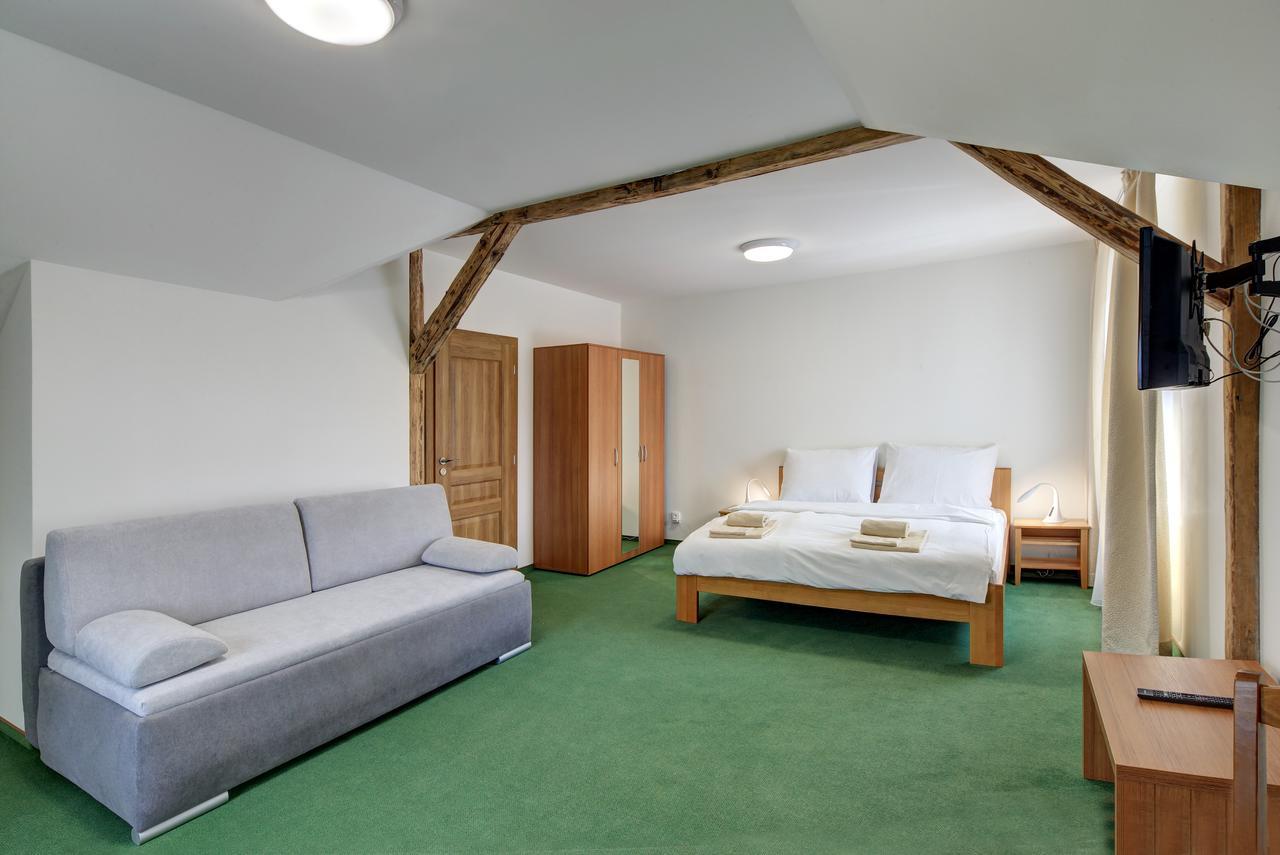 Hradni Basta Hotel Becov nad Teplou Luaran gambar