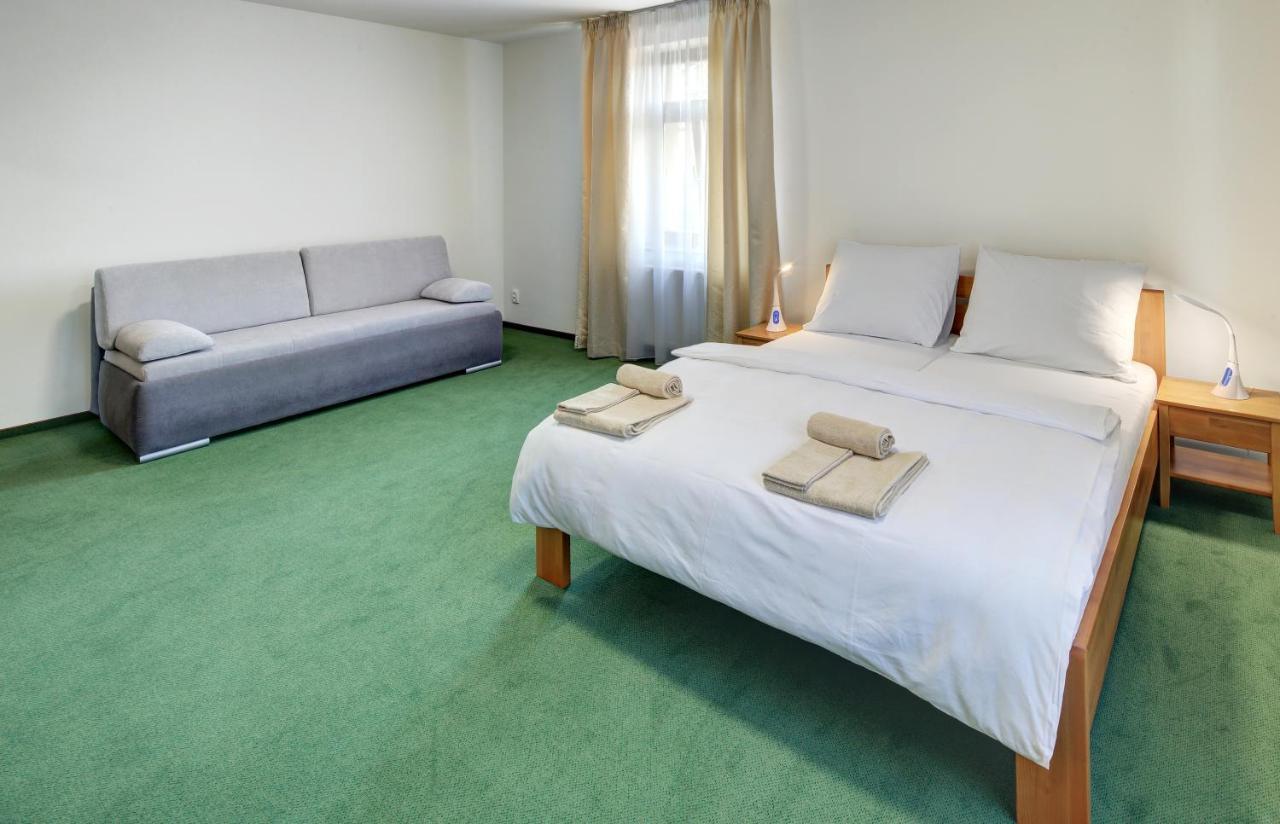 Hradni Basta Hotel Becov nad Teplou Luaran gambar