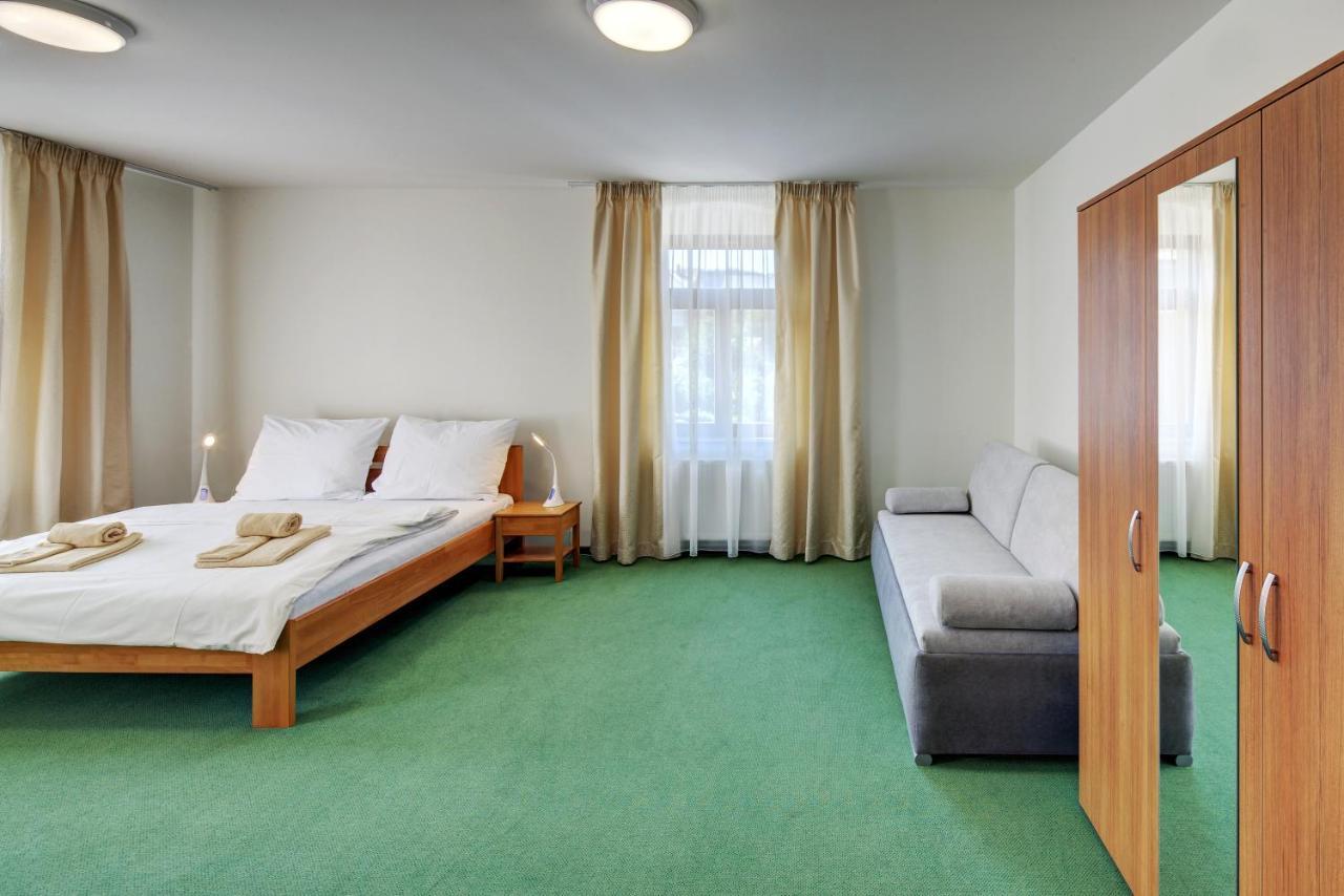 Hradni Basta Hotel Becov nad Teplou Luaran gambar