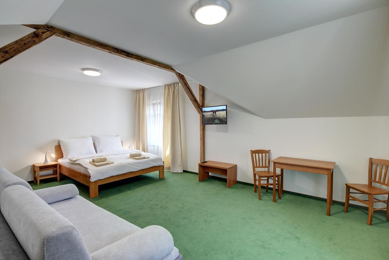Hradni Basta Hotel Becov nad Teplou Luaran gambar