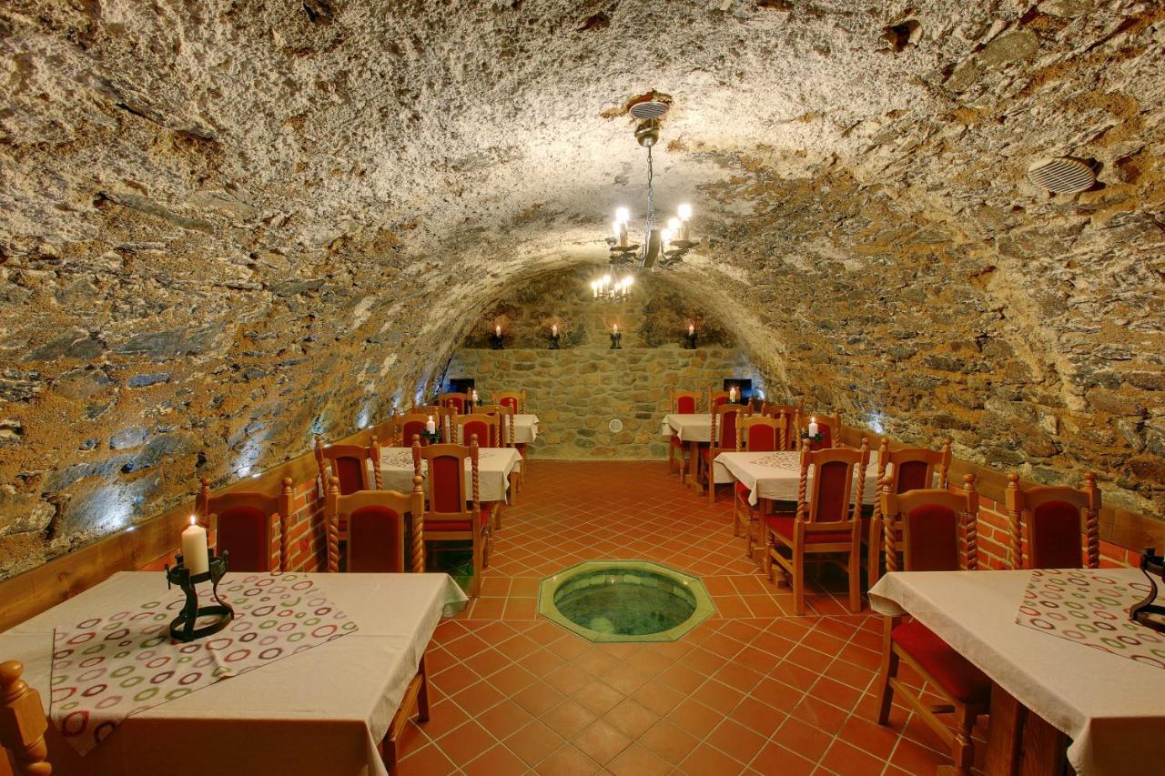 Hradni Basta Hotel Becov nad Teplou Luaran gambar