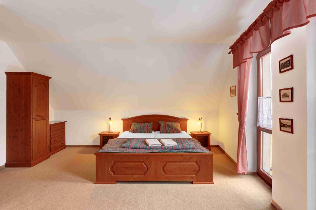 Hradni Basta Hotel Becov nad Teplou Luaran gambar